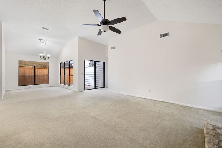 5-web-or-mls-8302-mendota-cove-kcp-081325---84.jpg