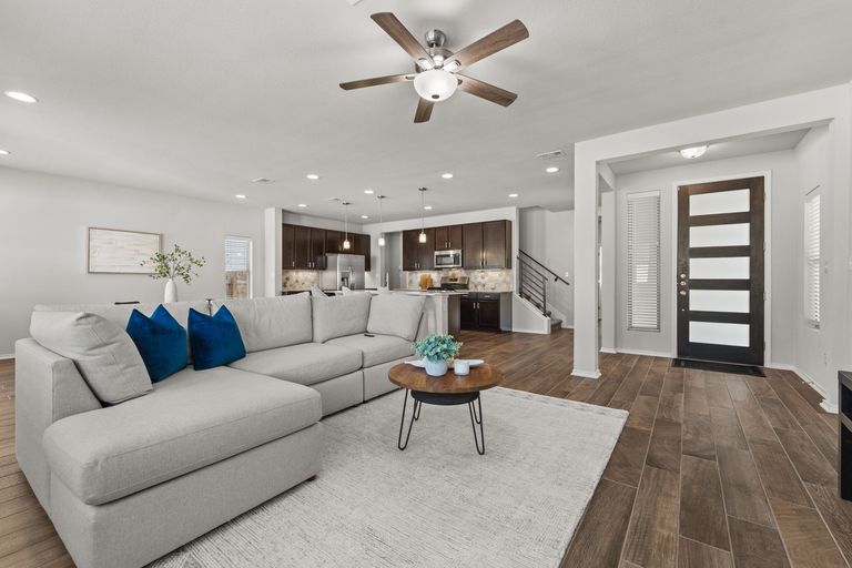 5-web-or-mls-9104-moonstone-dr-2.jpg
