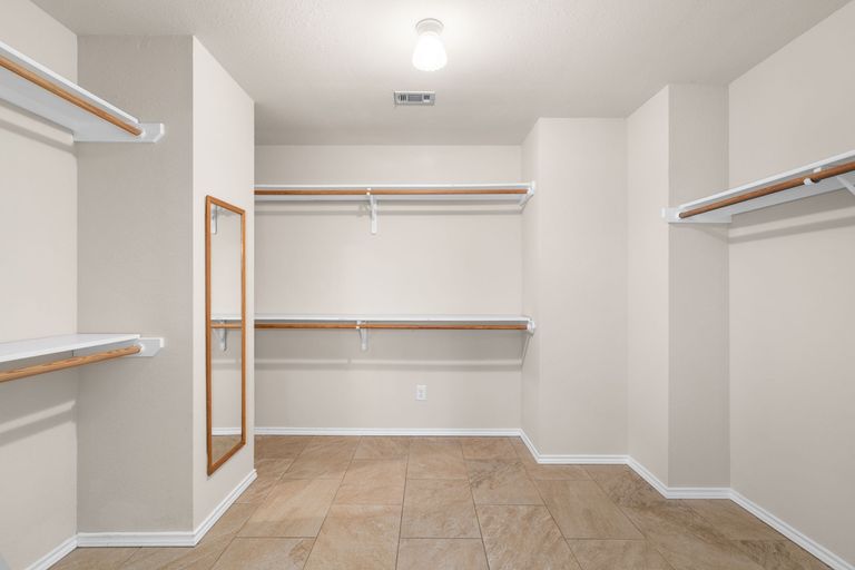 50-web-or-mls-16801-stockton-dr.jpg