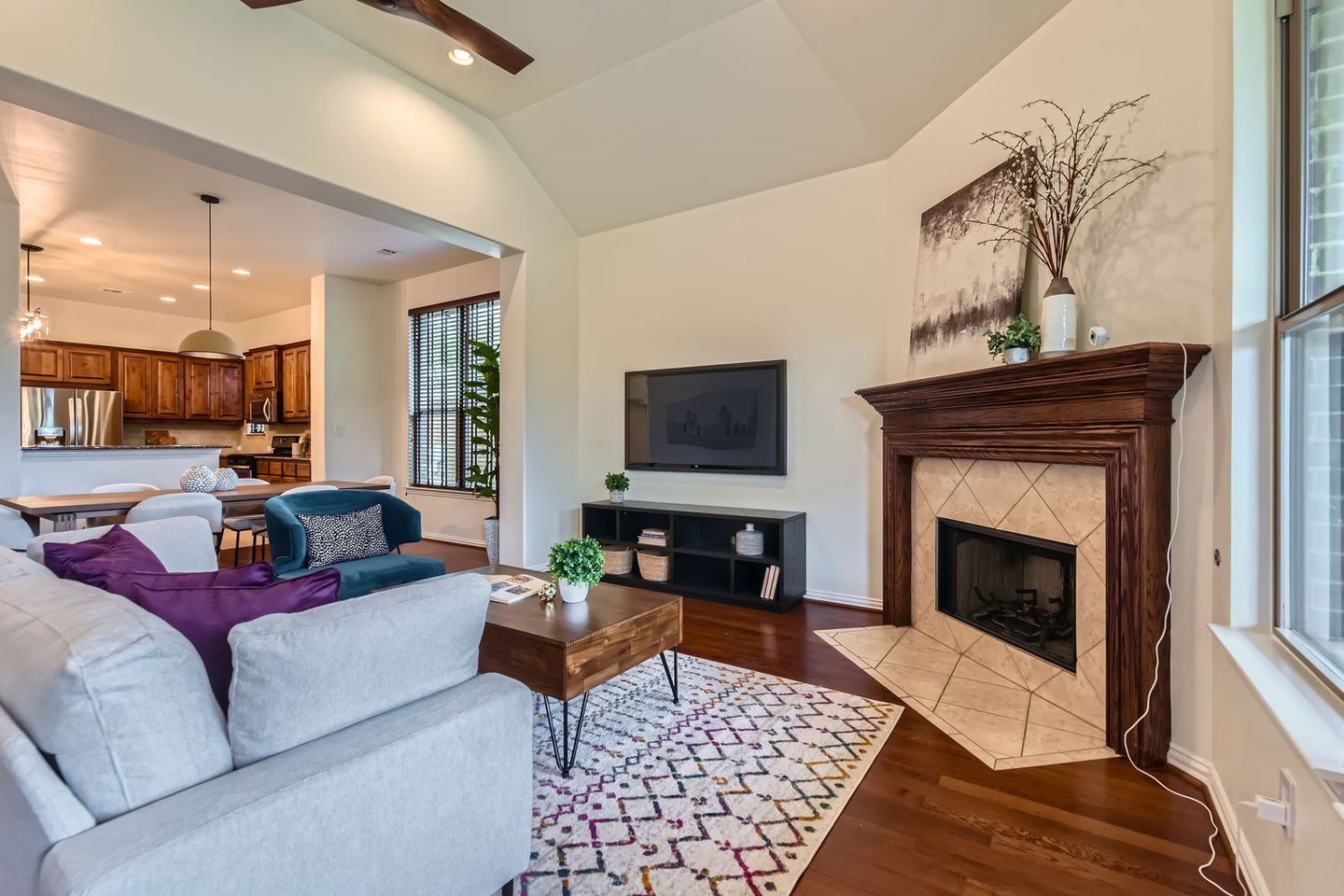 519-catalina-ln---web-quality---006---05-living-room.jpg