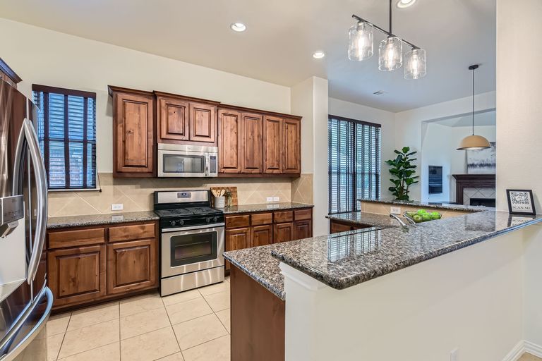 519-catalina-ln---web-quality---010---09-kitchen.jpg