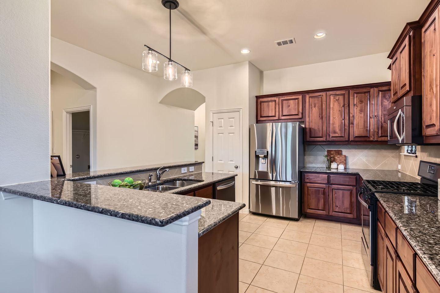519-catalina-ln---web-quality---012---11-kitchen.jpg