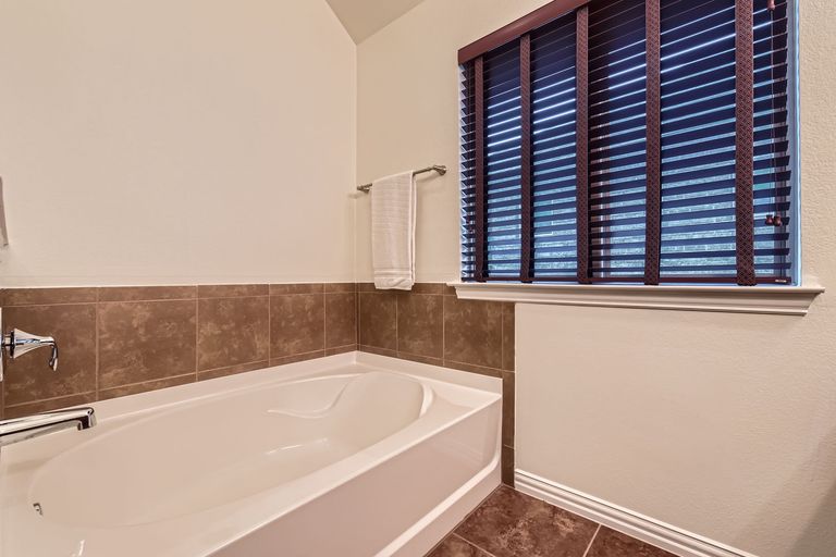 519-catalina-ln---web-quality---019---18-primary-bathroom.jpg