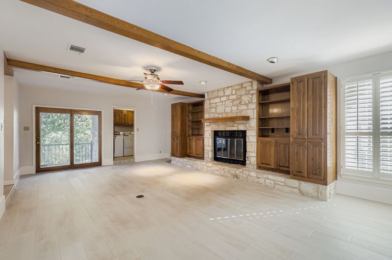 5306-marsh-creek-dr---web-quality---010---05-living-room.jpg