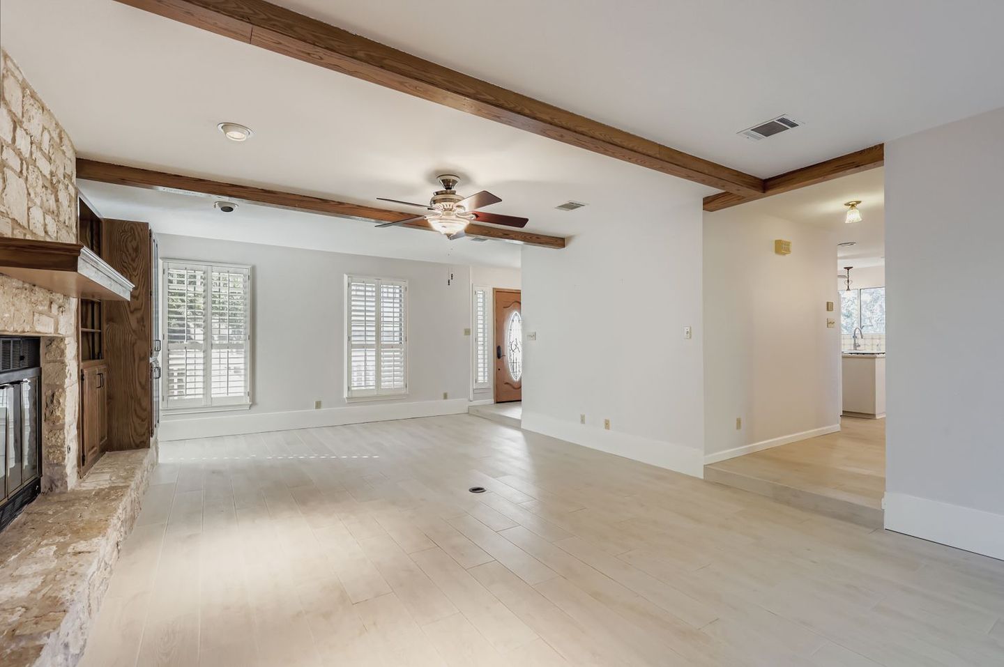 5306-marsh-creek-dr---web-quality---011---06-living-room.jpg