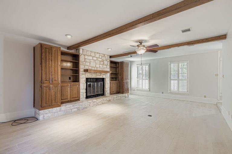 5306-marsh-creek-dr---web-quality---013---07-living-room.jpg