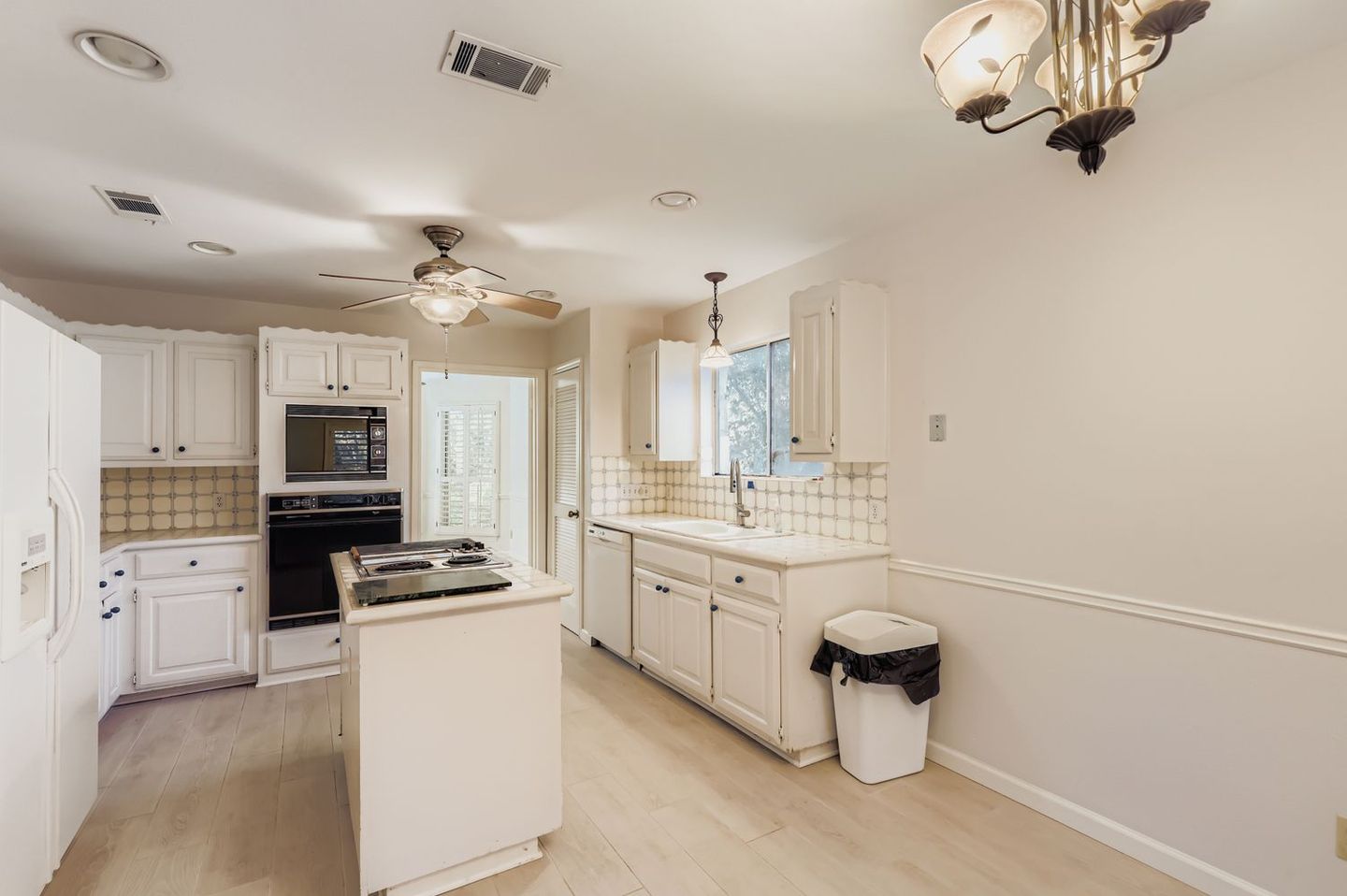 5306-marsh-creek-dr---web-quality---018---12-kitchen.jpg