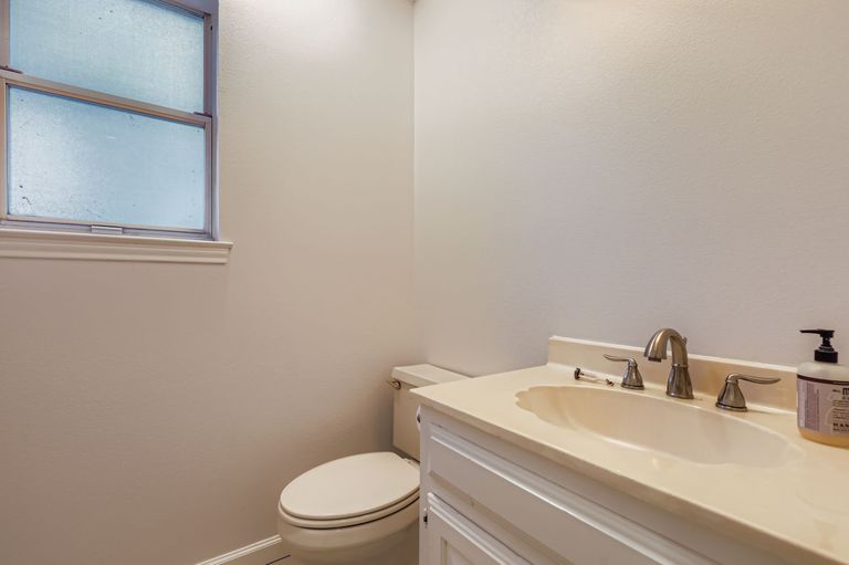 5306-marsh-creek-dr---web-quality---020---15-bathroom.jpg