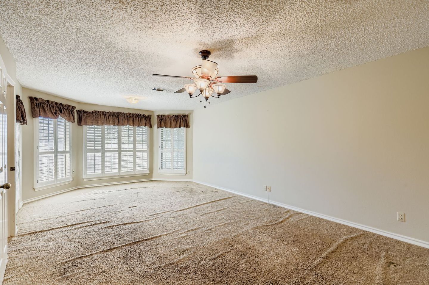 5306-marsh-creek-dr---web-quality---021---16-2nd-floor-primary-bedroom.jpg