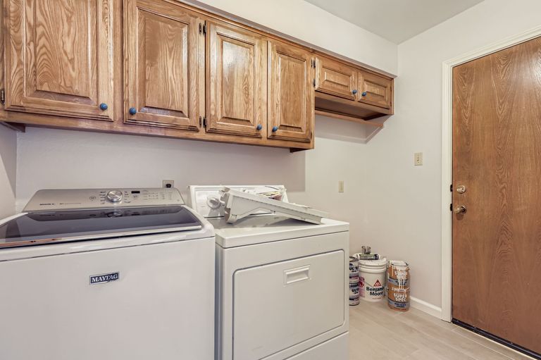 5306-marsh-creek-dr---web-quality---031---27-laundry-room.jpg