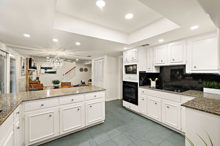 5d237bd9-21-web-or-mls-4503-small-dr-kcp-060324-219.jpg