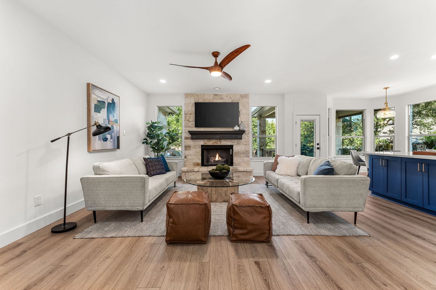 6-web-or-mls-10905-la-estrella-cove-3.jpg