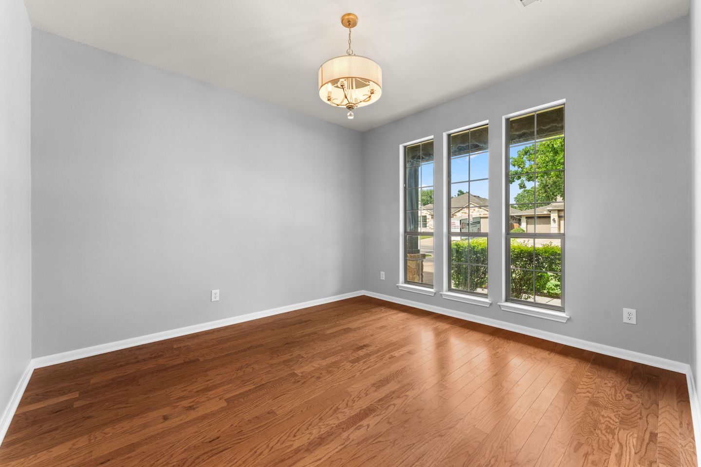 6-web-or-mls-11205-cap-stone-dr-2.jpg