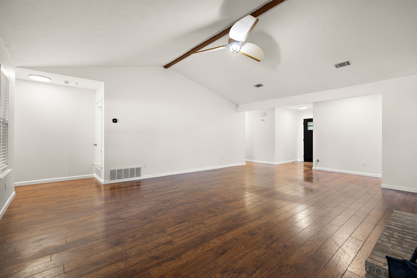 6-web-or-mls-11608-tanglebriar-trail-kcp-090226---95.jpg