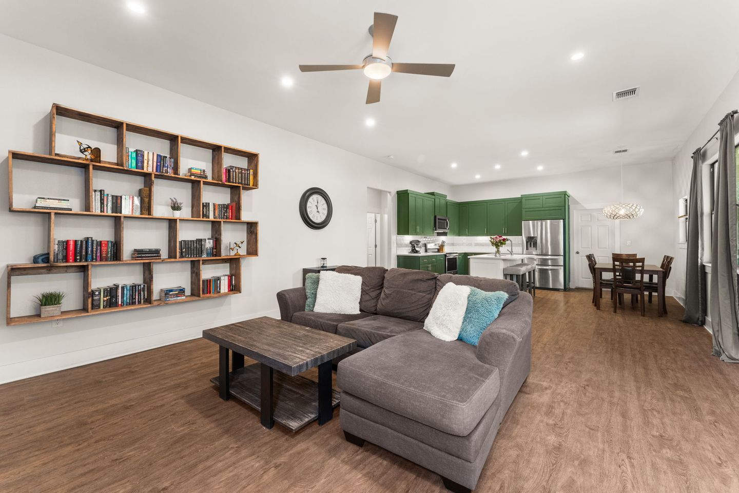 6-web-or-mls-120-meadowood-dr-25-1745433848.jpg