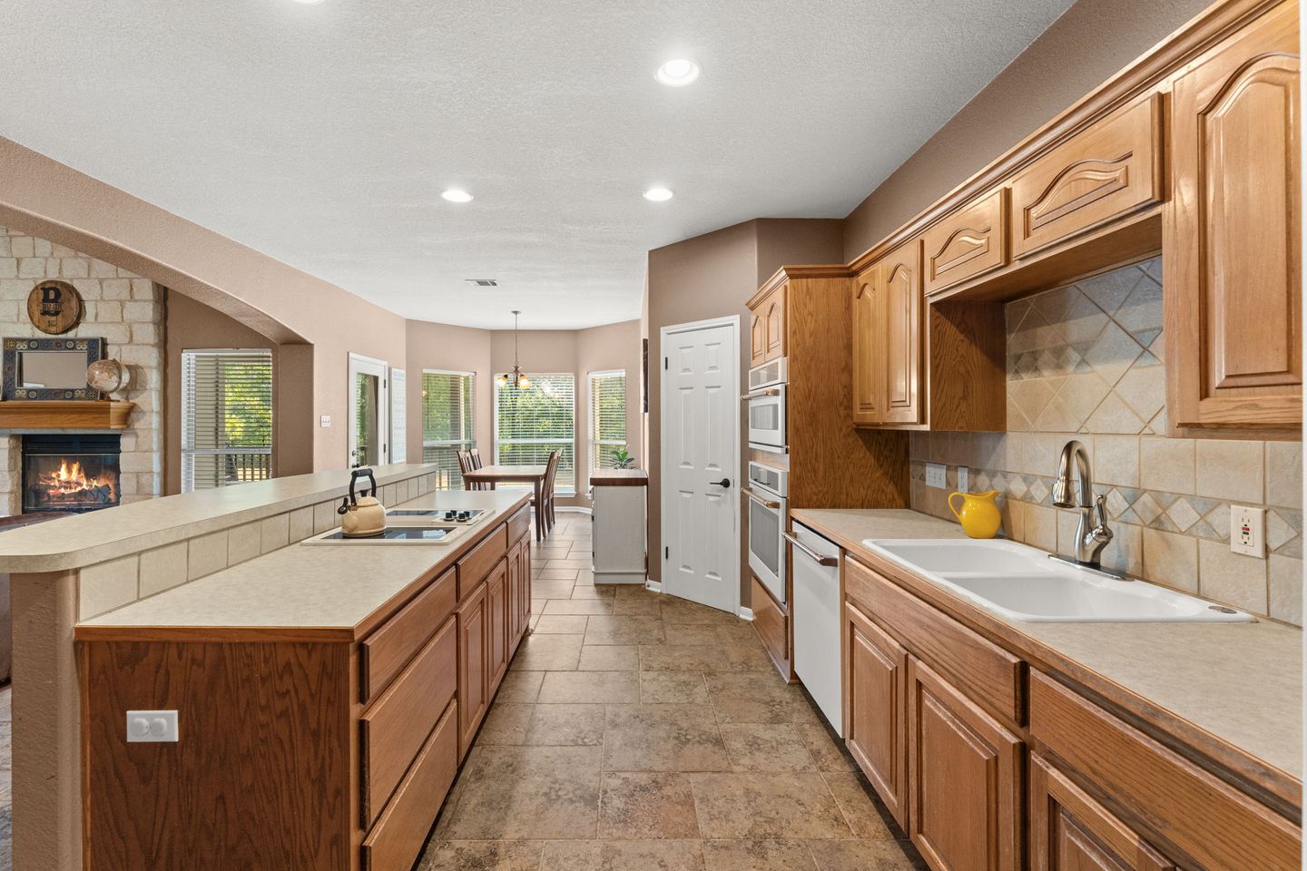 6-web-or-mls-13510-copper-hills-dr-16.jpg