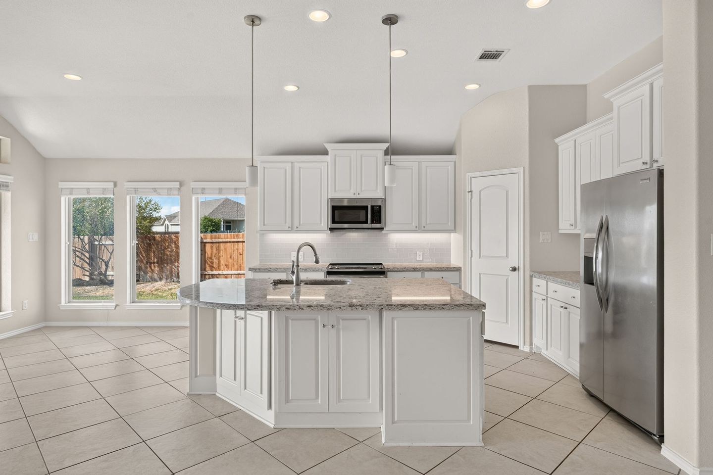 6-web-or-mls-13833-arbor-hill-cove-(7-of-37).jpg