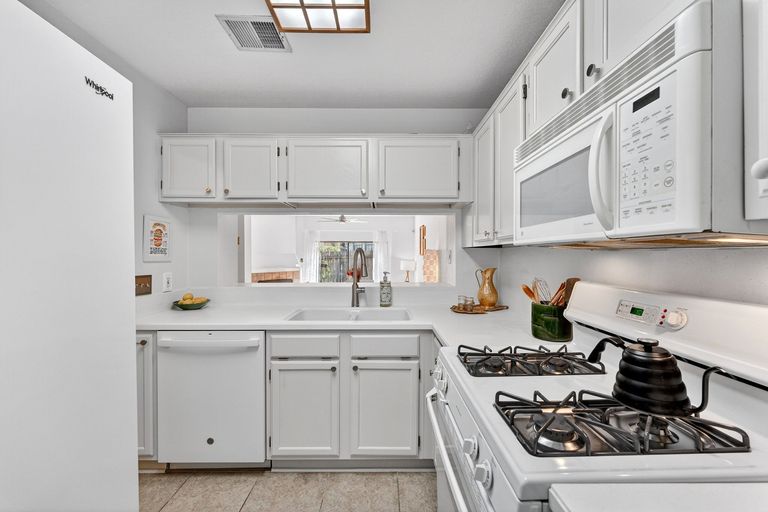 6-web-or-mls-1411-gracy-farms-ln-118-(6-of-27).jpg
