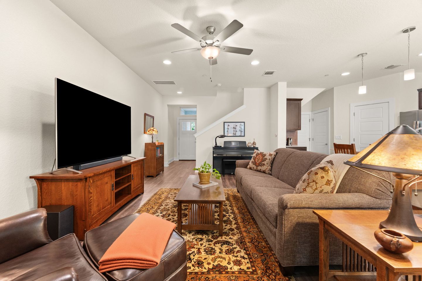 6-web-or-mls-1717-roseburg-dr-3.jpg