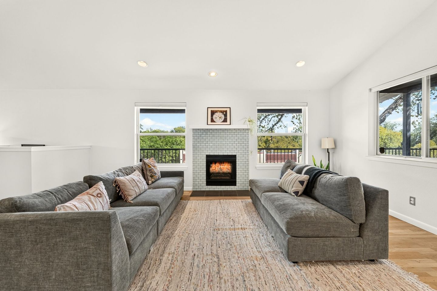 6-web-or-mls-1800-w-10th-st-(6-of-34).jpg