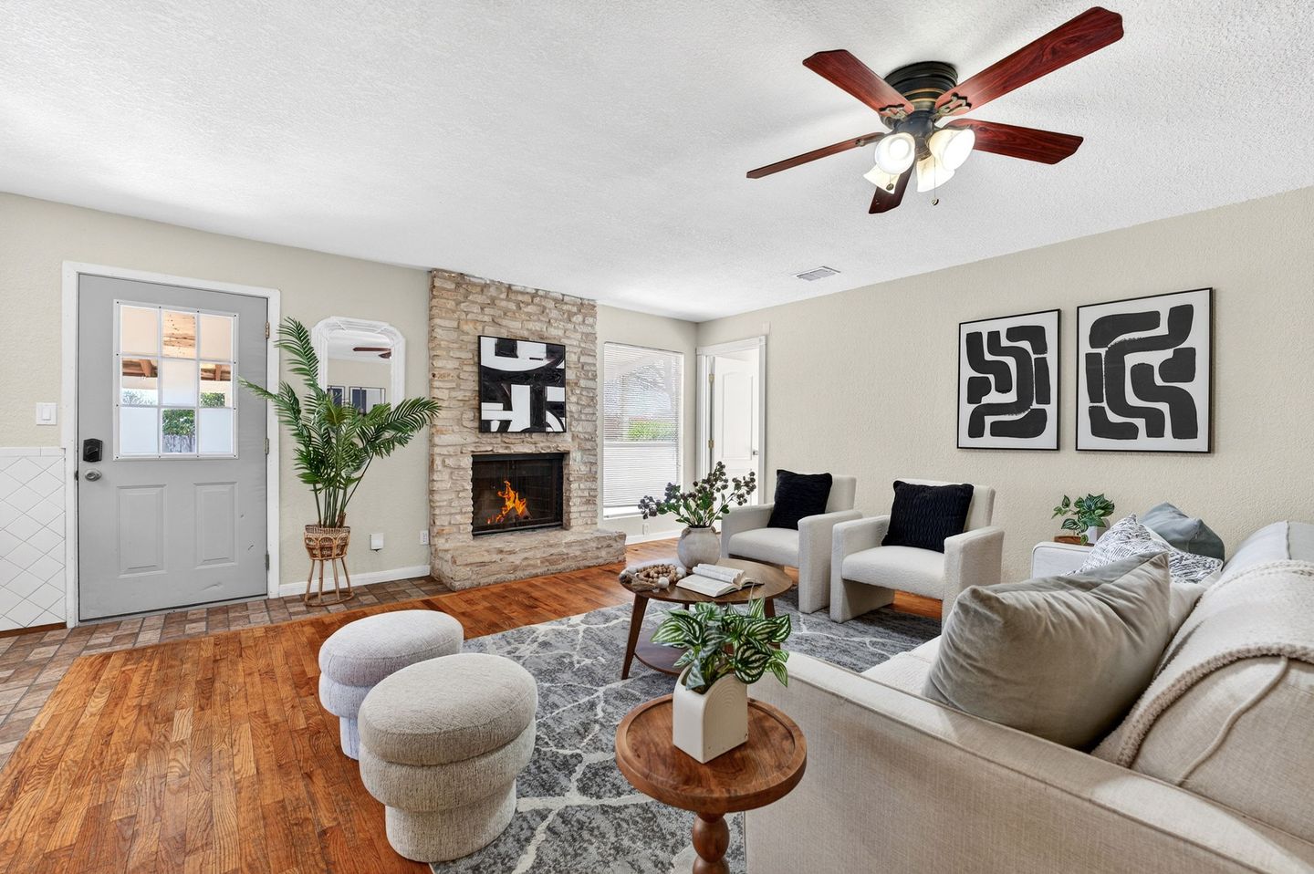 6-web-or-mls-305-holliday-ct-(6-of-25).jpg
