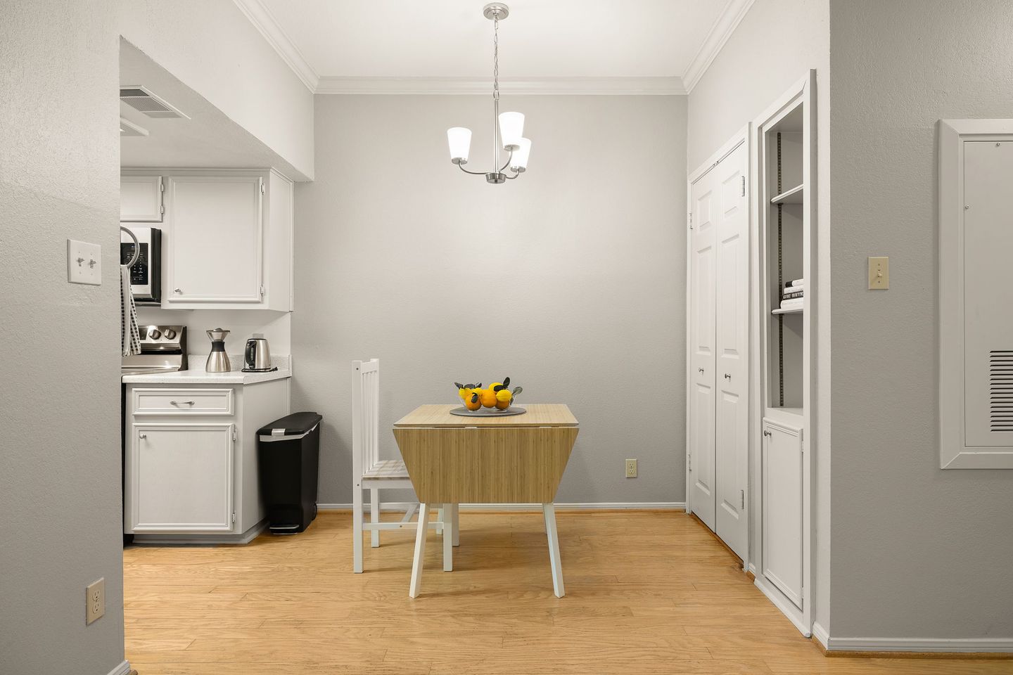 6-web-or-mls-3840-far-w-blvd-221-kcp-032725---61.jpg