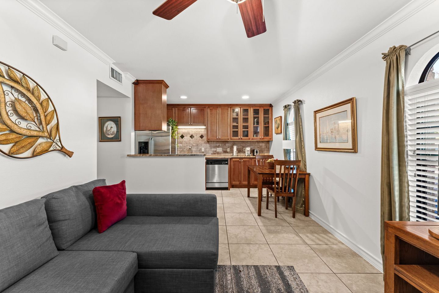 6-web-or-mls-407-e-45th-st-109-6.jpg