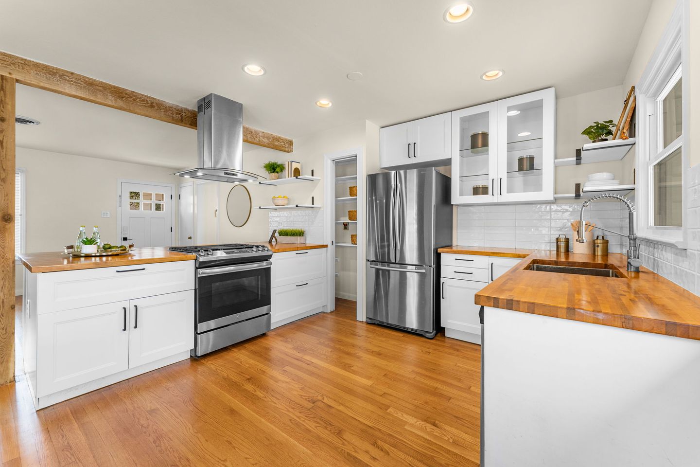 6-web-or-mls-4502-rosedale-ave-(9-of-26).jpg