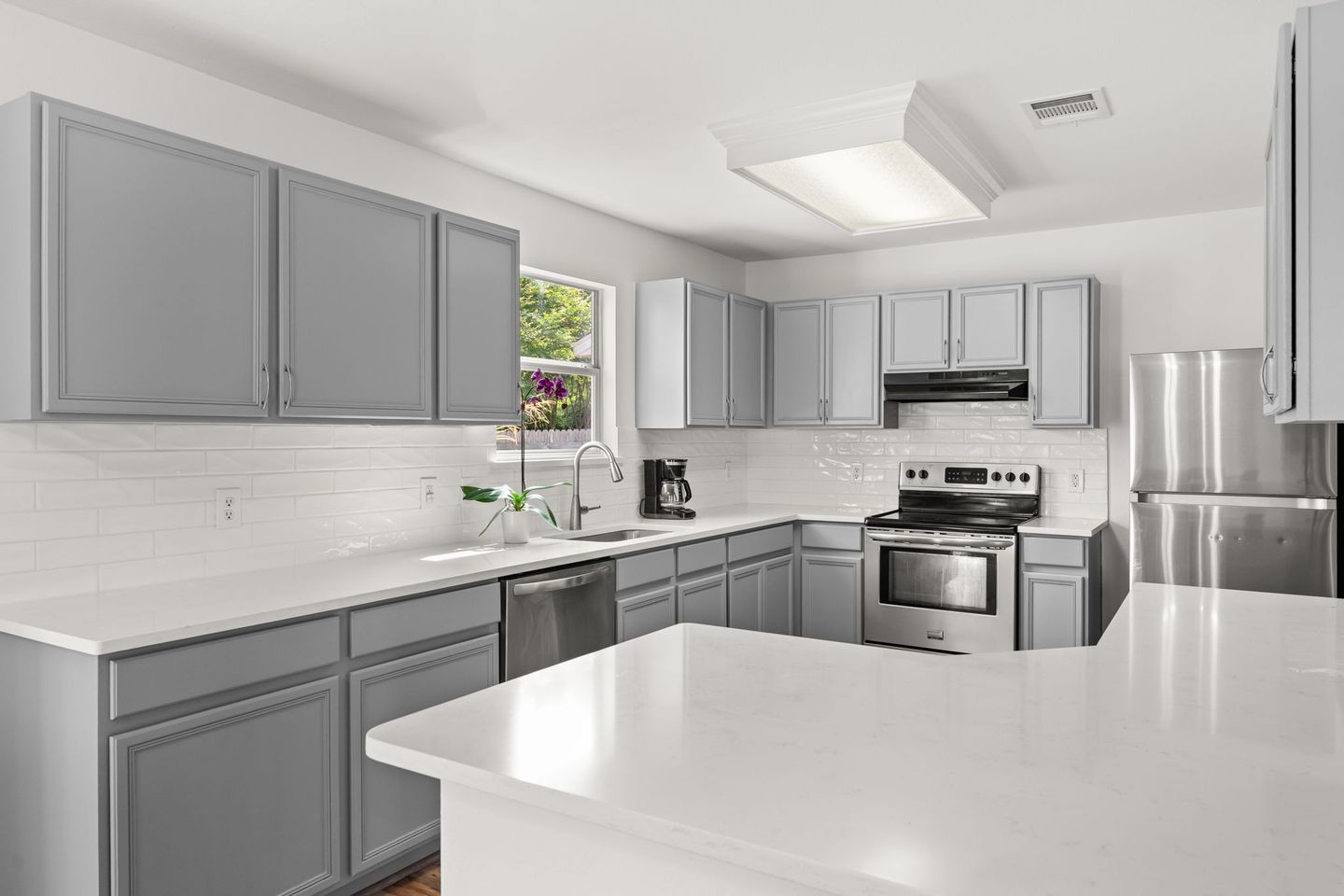 6-web-or-mls-6812-walkup-ln-15.jpg