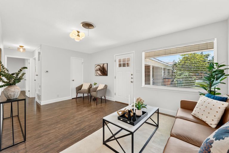 6-web-or-mls-7711-watson-st-b-(10-of-25).jpg