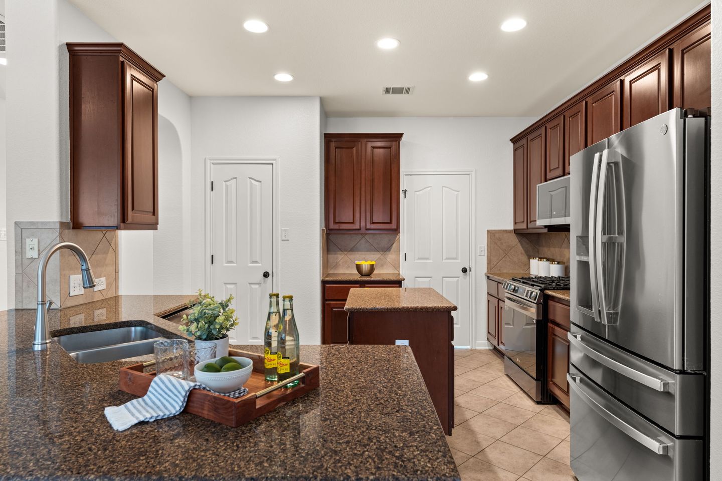 6-web-or-mls-8300-alophia-dr-13.jpg