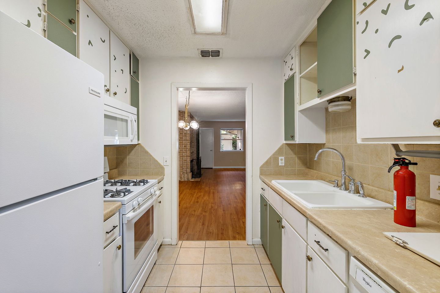 6-web-or-mls-8802-westover-club-dr-kcp-091725---88.jpg