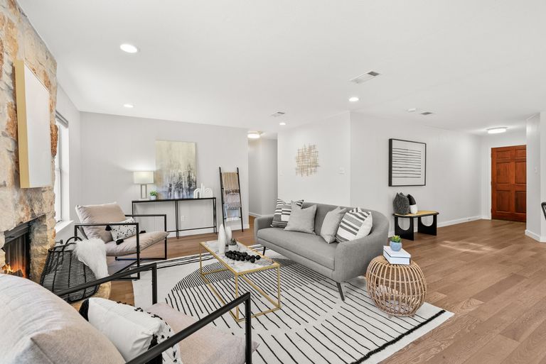 6-web-or-mls-8900-creekmont-cove-(8-of-21).jpg
