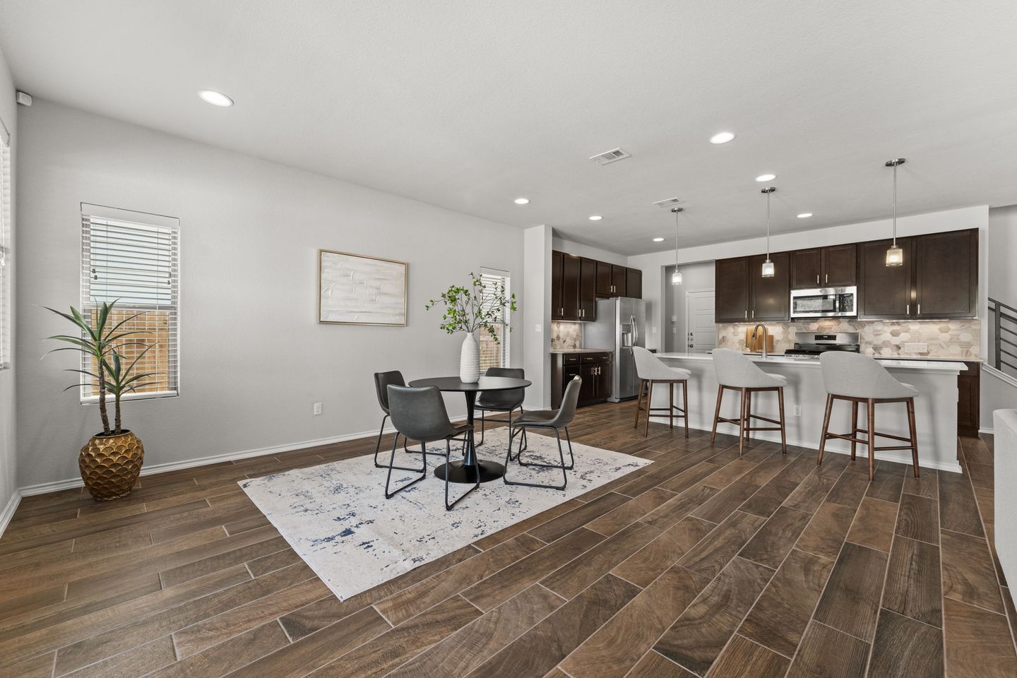 6-web-or-mls-9104-moonstone-dr-3.jpg