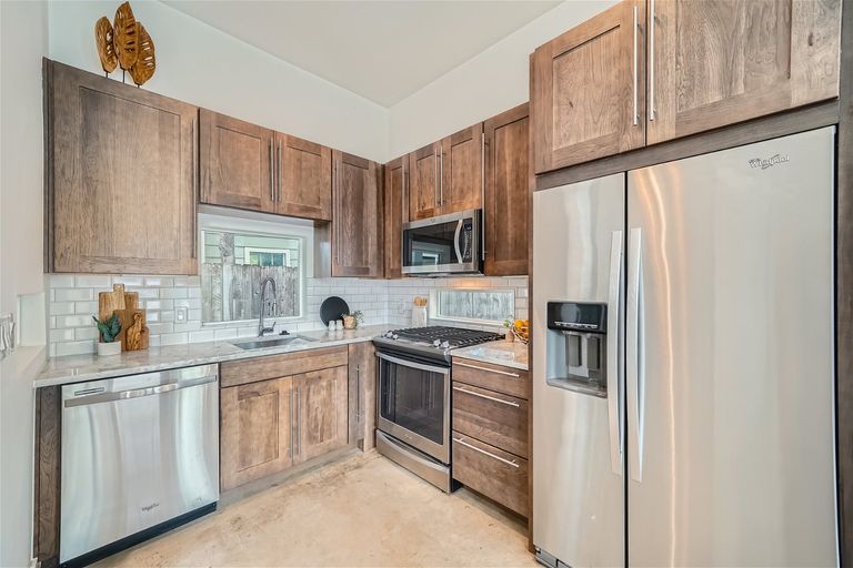 6002-camino-real--2---web-quality---010---06-kitchen.jpg