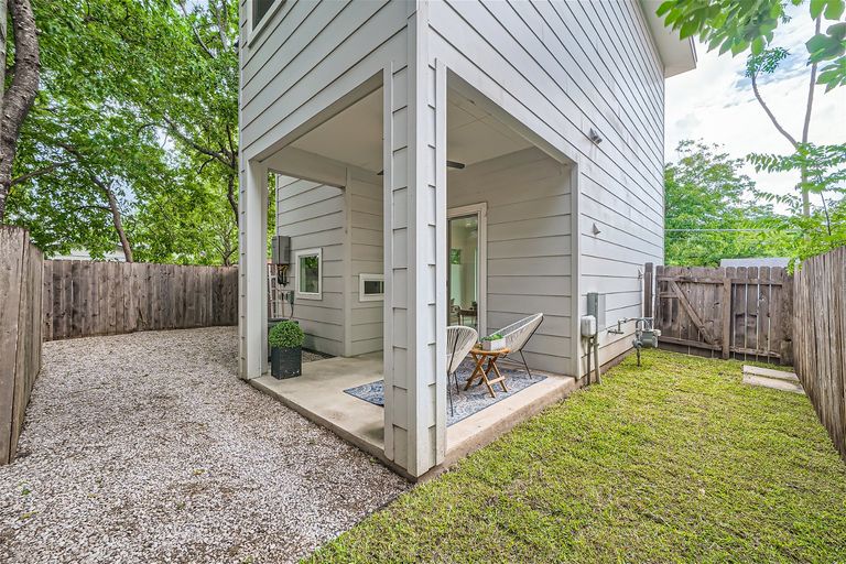 6002-camino-real--2---web-quality---017---16-backyard.jpg