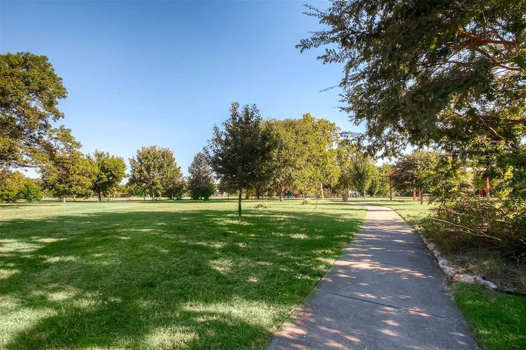 6002-camino-real--2---web-quality---019---01-brentwood-park.jpg