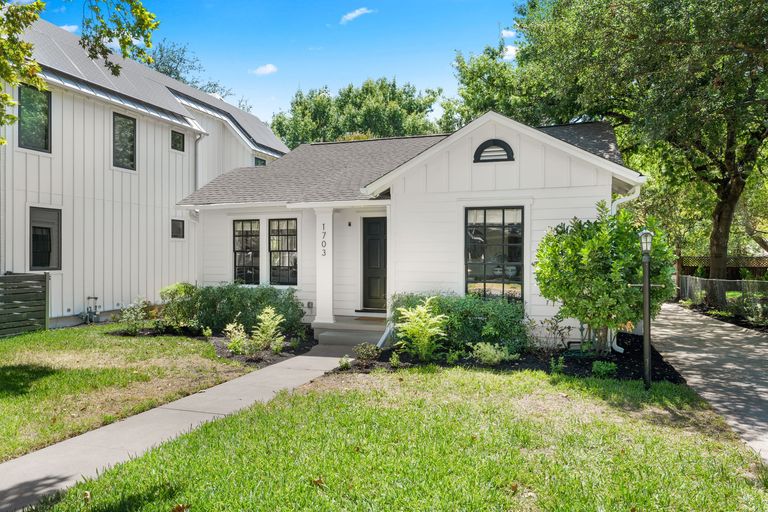 62ee1583-27-web-or-mls-1703-w-31st-ext-8-of-10.jpg