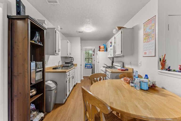 7-custom-12310-alderbrook-dr-(4-of-25).jpg