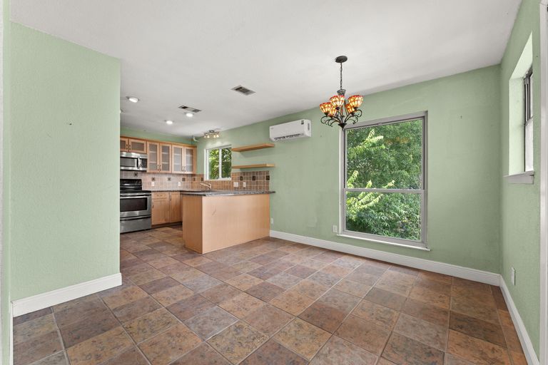7-web-or-mls-103-westward-cove-2.jpg