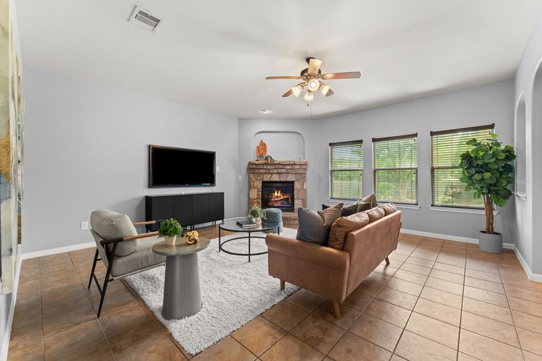 7-web-or-mls-11205-cap-stone-dr-11.jpg