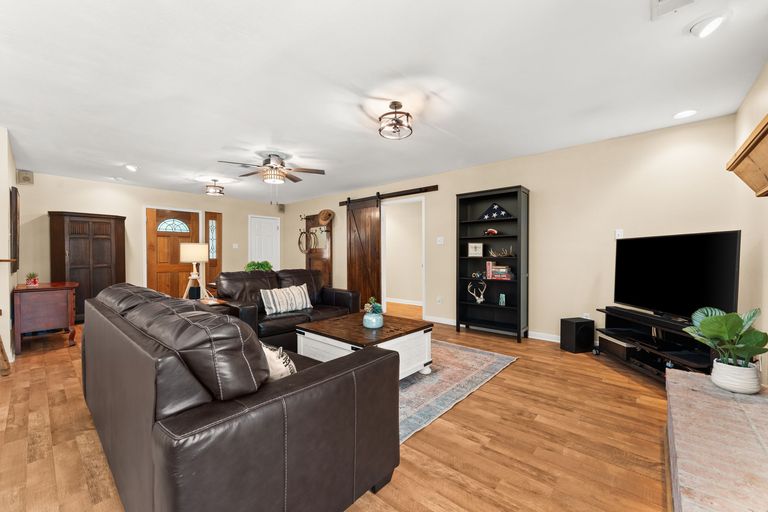 7-web-or-mls-11551-farm-to-market-32-8.jpg