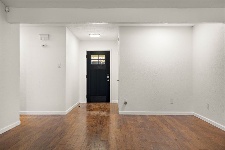 7-web-or-mls-11608-tanglebriar-trail-kcp-090226---87.jpg