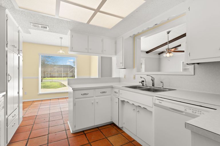 7-web-or-mls-12100-cactus-bend-(31-of-35).jpg