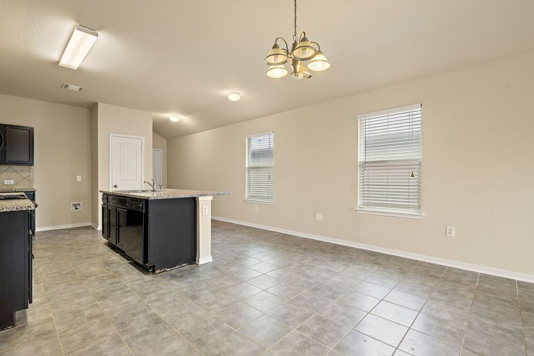 7-web-or-mls-12111-stoneridge-gap-ln-kcp-043026---70.jpg