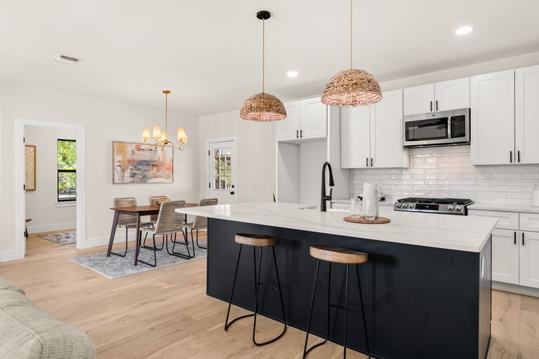 7-web-or-mls-1604-cedar-ave-(10-of-25).jpg