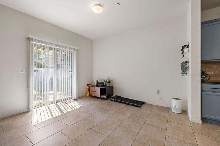 7-web-or-mls-1620-bryant-dr-303-kcp-062625---70.jpg