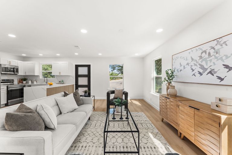 7-web-or-mls-1708-adina-st-5.jpg