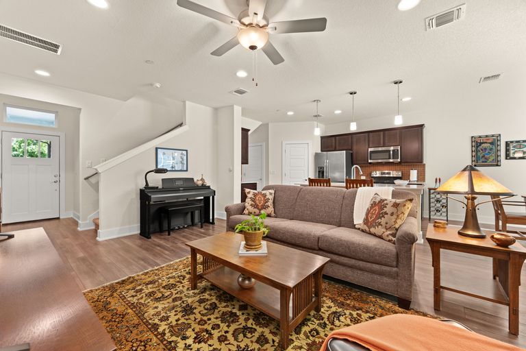 7-web-or-mls-1717-roseburg-dr-4.jpg