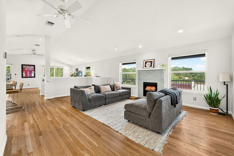 7-web-or-mls-1800-w-10th-st-(7-of-34).jpg